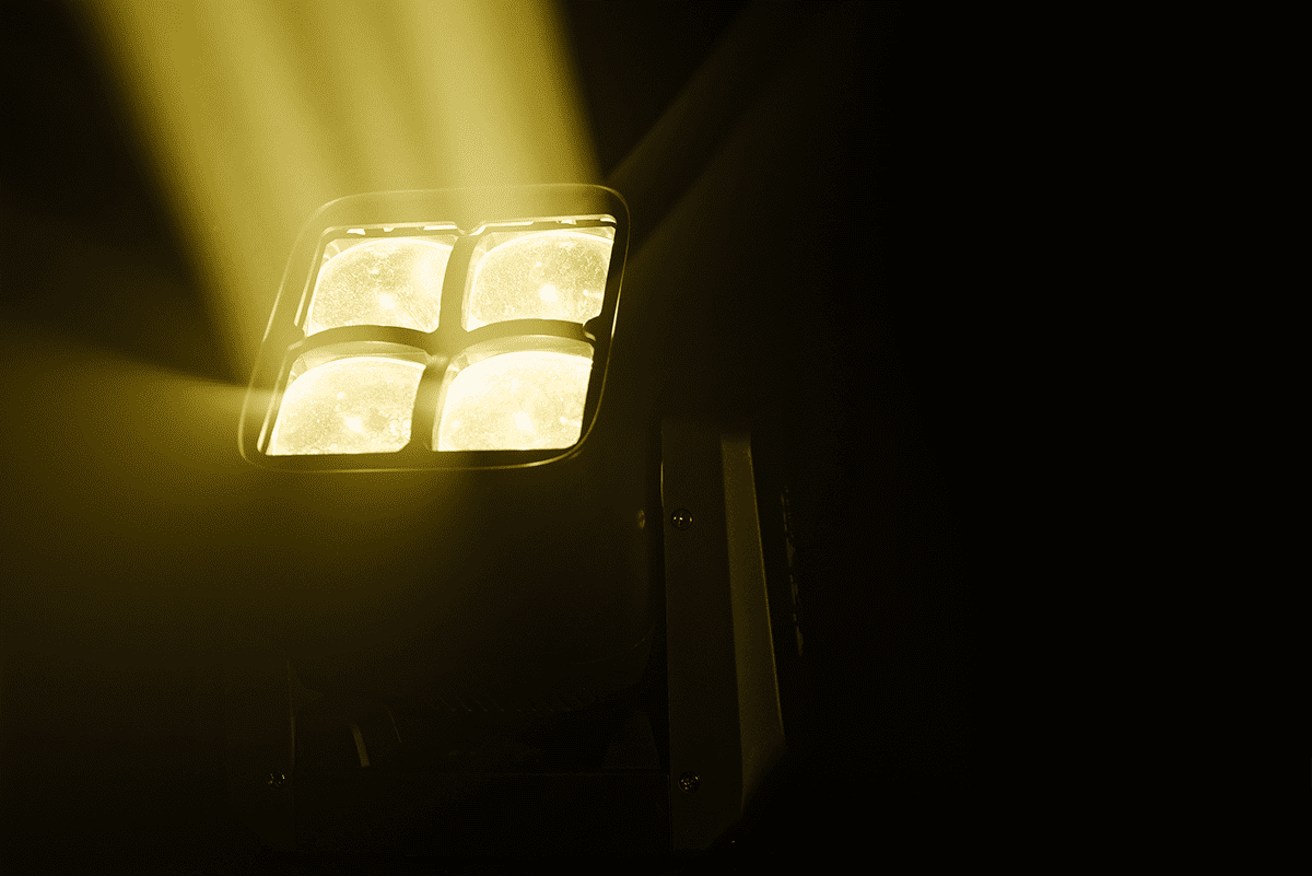 Light sources: 4 x OSRAM 30W RGBW LEDs + zoom