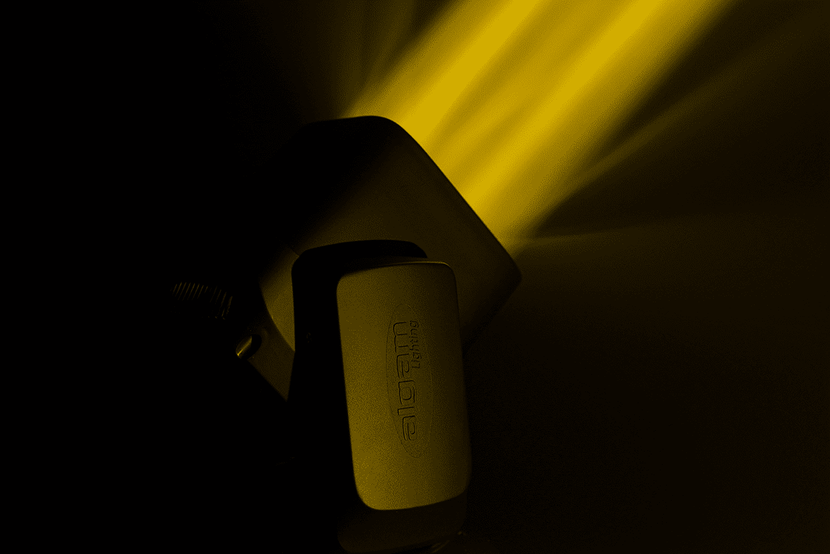 Light sources: 4 x OSRAM 30W RGBW LEDs + zoom