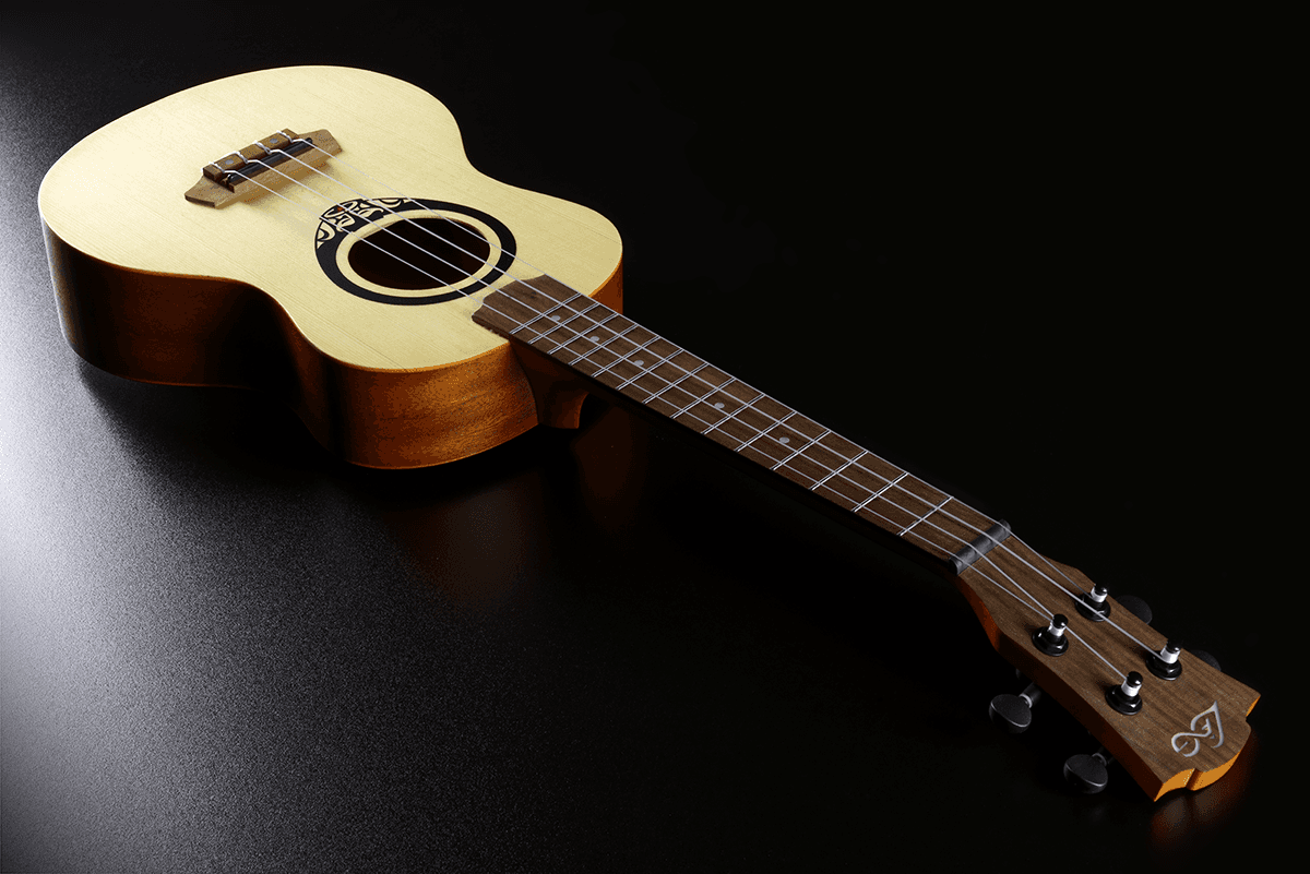 Tiki Uku Tenor acoustic electric 